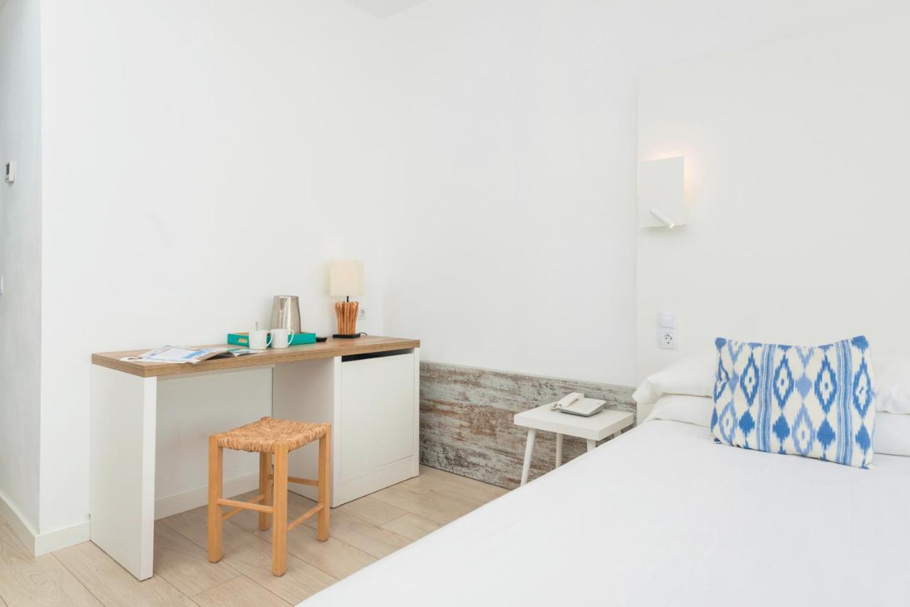 Zweibettzimmer mit teilweisem Meerblick