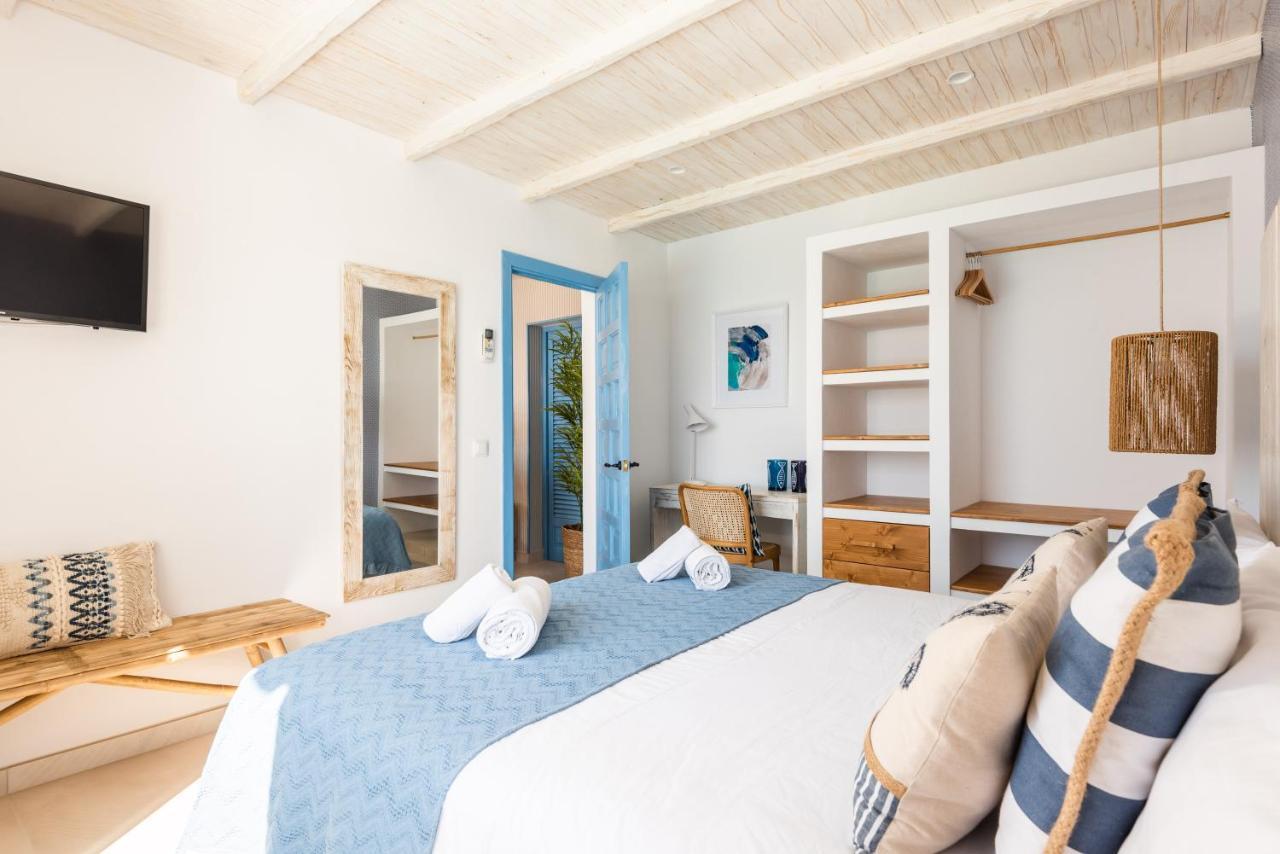 Apartamento de 1 dormitorio con vistas al mar y piscina privada