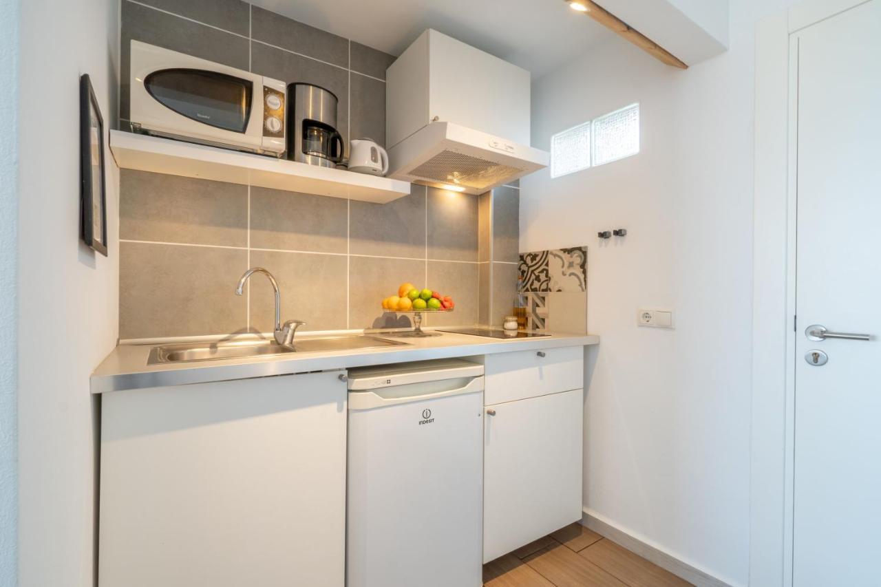 Studio Apartment (2 Adults),1246946095:JPEG