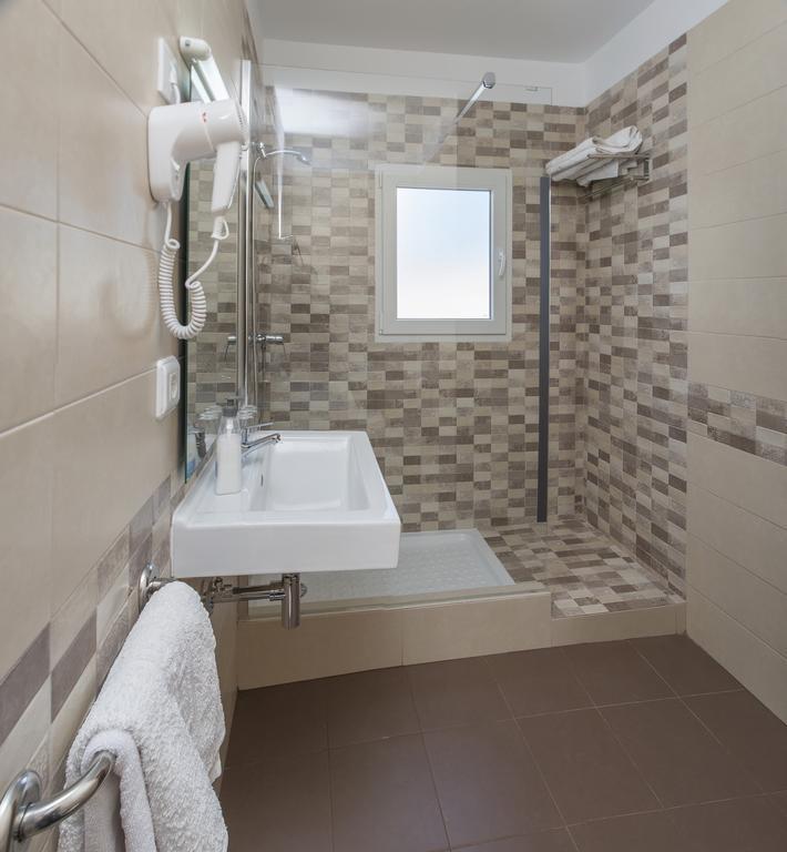 Chambre Lits Jumeaux avec Lit d'Appoint et Balcon