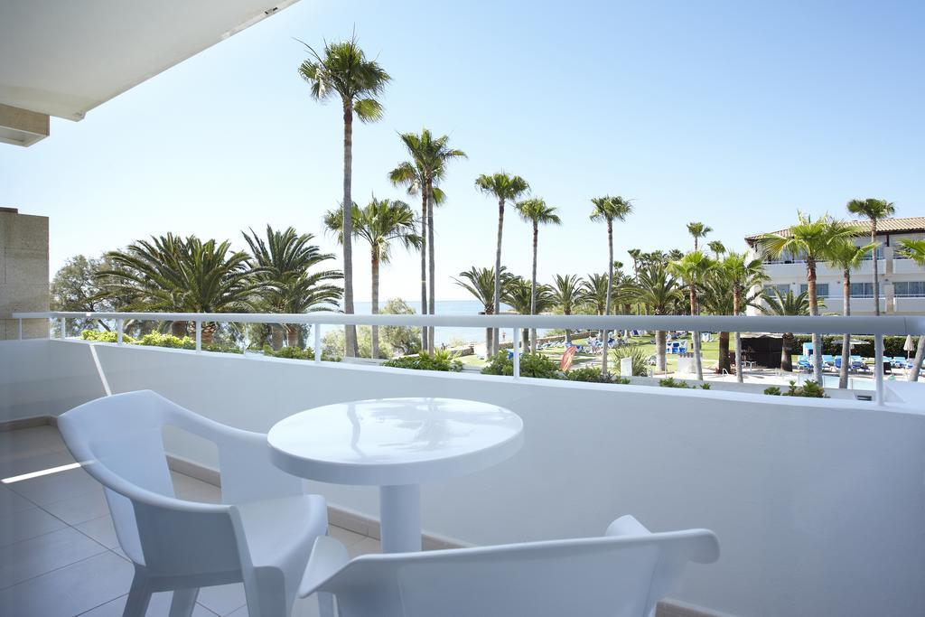 Apartamento de 1 dormitorio con vistas laterales al mar (2 adultos + 2 niños)