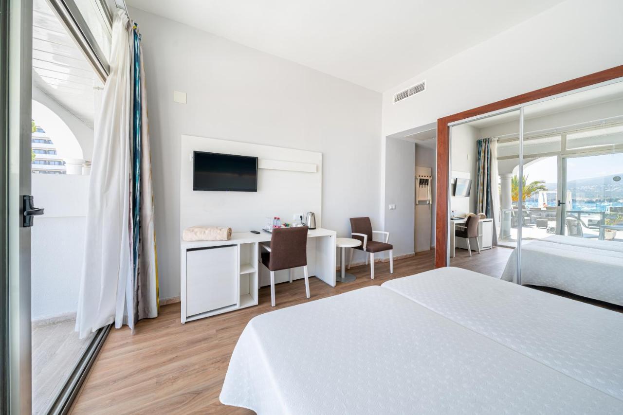 Twin Room with Sea View and Direct Access to Solarium