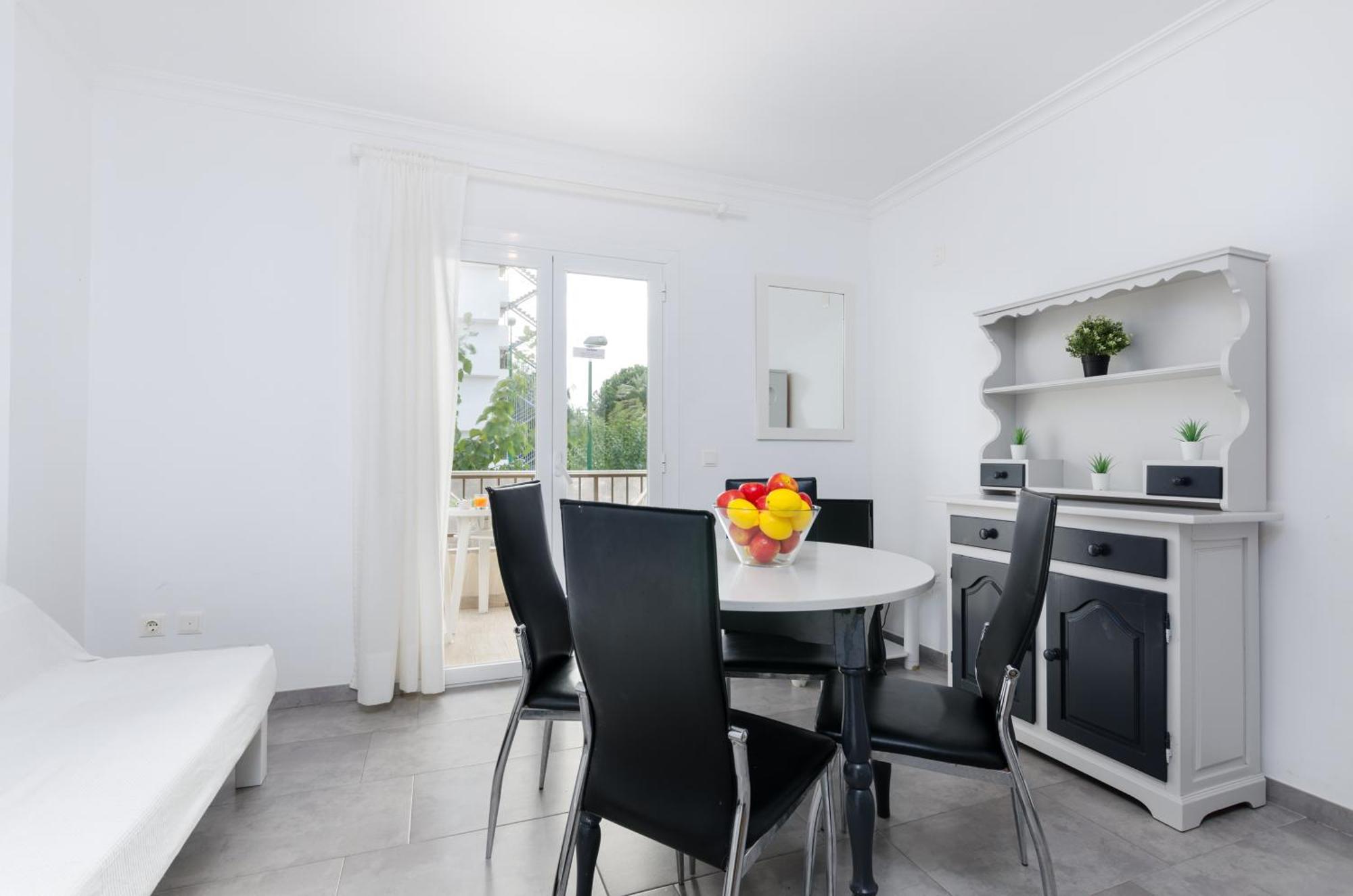 Apartment with Balcony,1272365626:JPEG