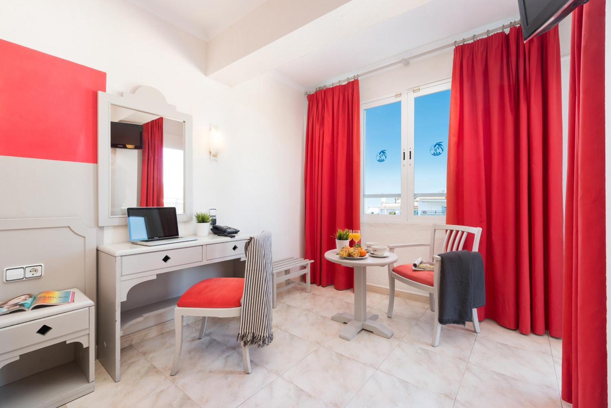 Doppel-/Zweibettzimmer mit Balkon