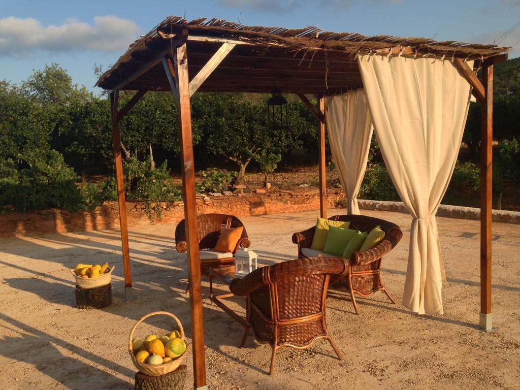 Three-Bedroom House,128038593:JPEG