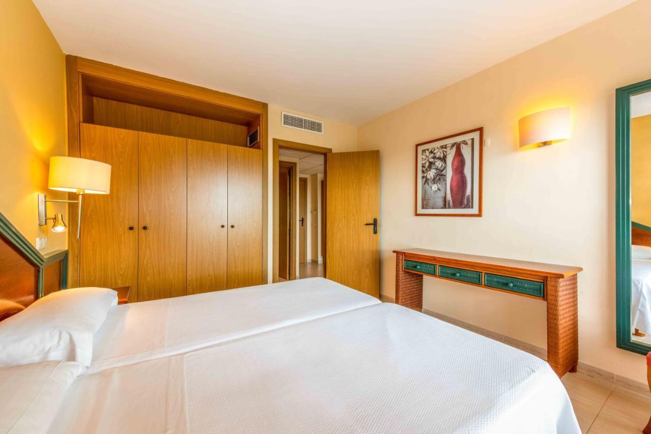 One-Bedroom Apartment Balcony,1287023251:JPEG