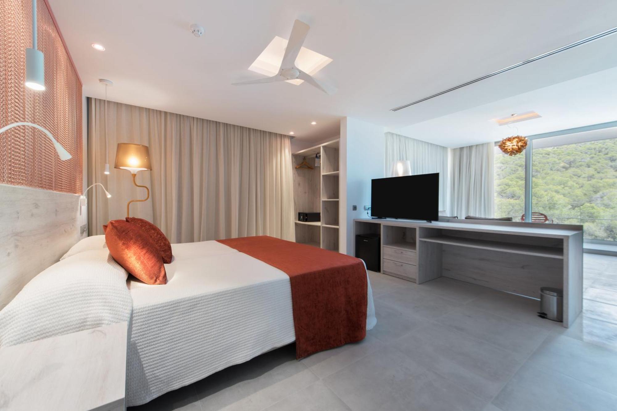 Junior Suite with Mountain View,1306944283:JPEG