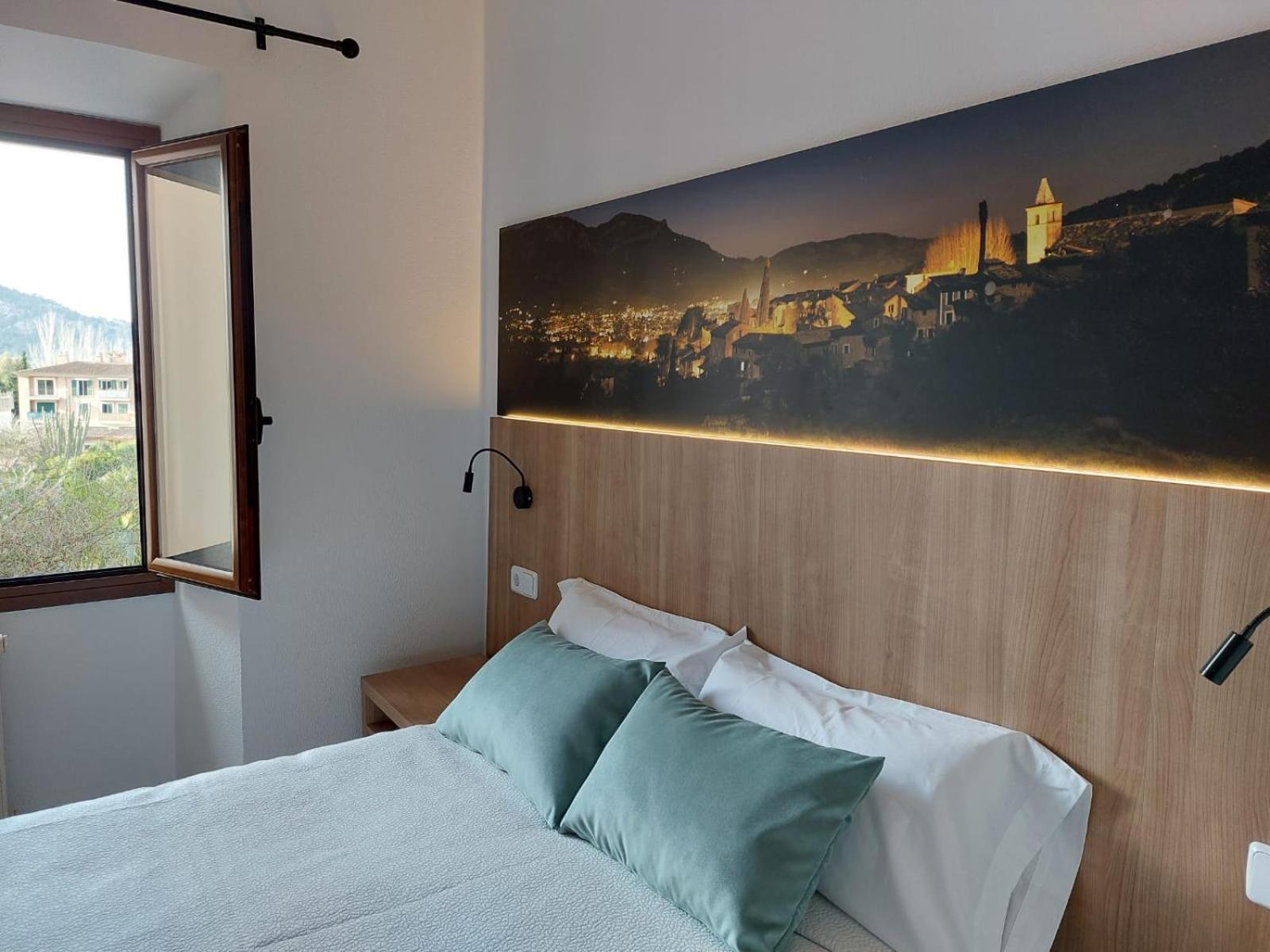 Double or Twin Room Private Bathroom