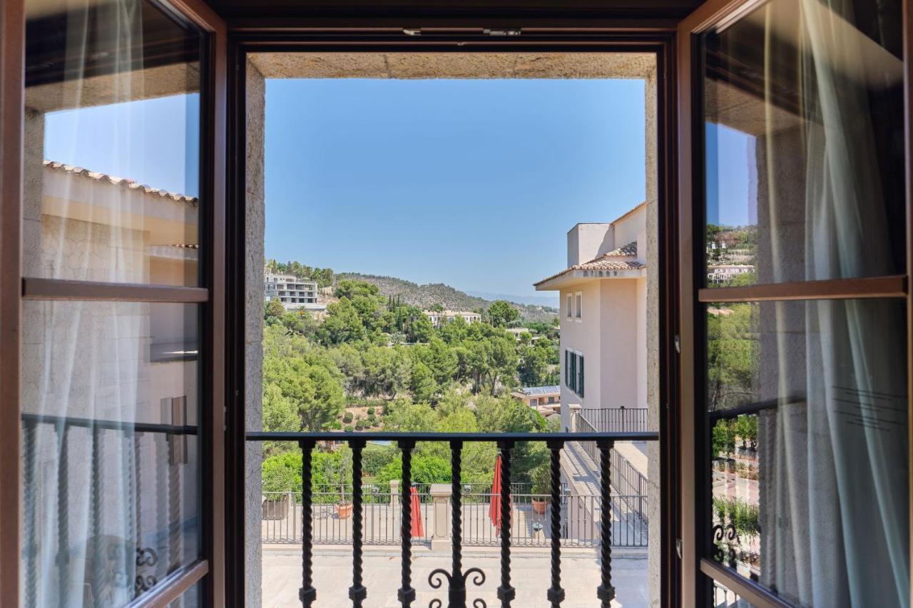 Classic Queen Room Garden View