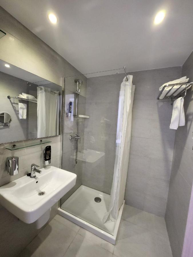 Single Room,1405183595:JPEG