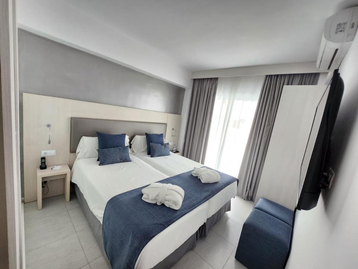 Standard Twin Room with side Sea Views