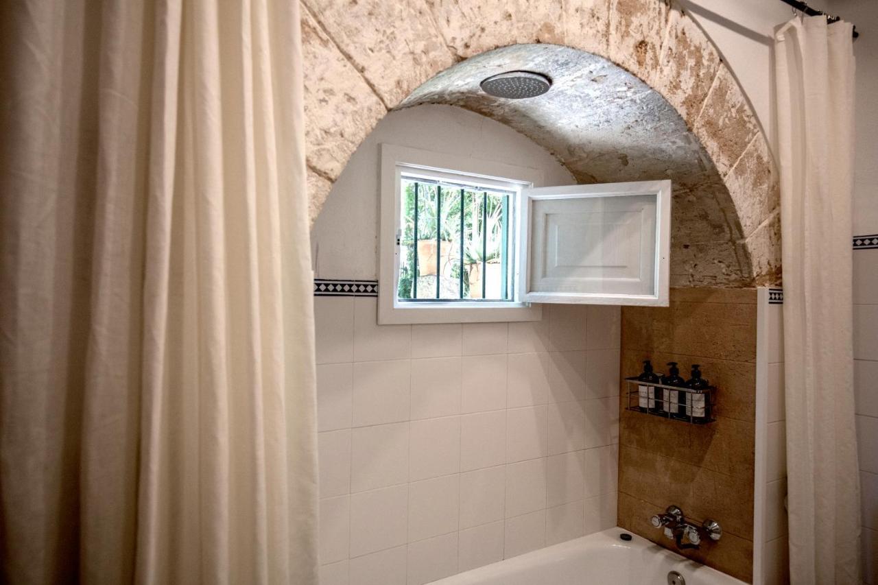 Double Room,1415396436:JPEG