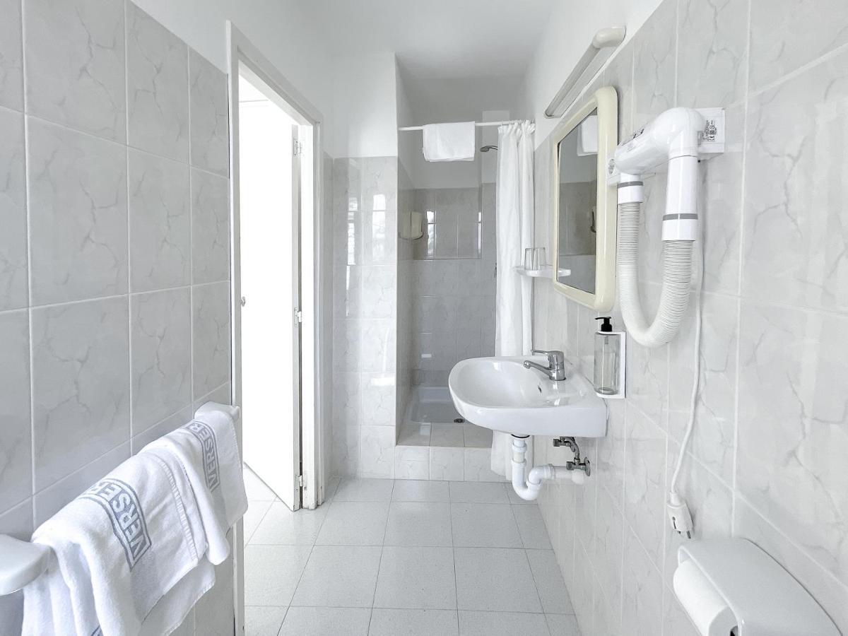 Twin Room,1499063158:JPEG