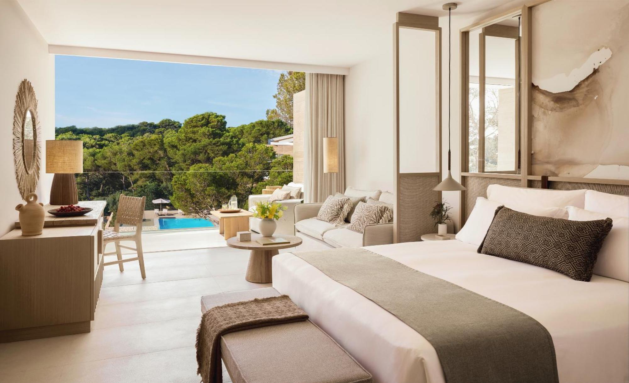 Suite Junior con vistas a la piscina