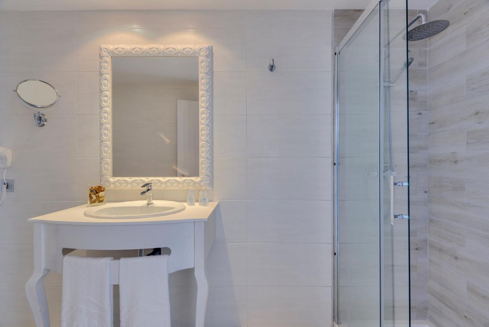 Suite,1742584276:JPEG