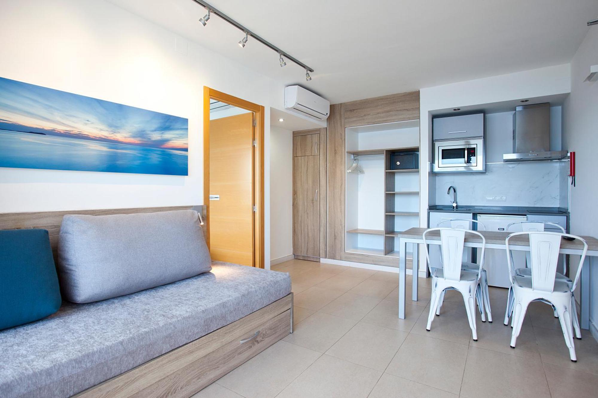 One-Bedroom Apartment with Balcony,1169602972:JPEG