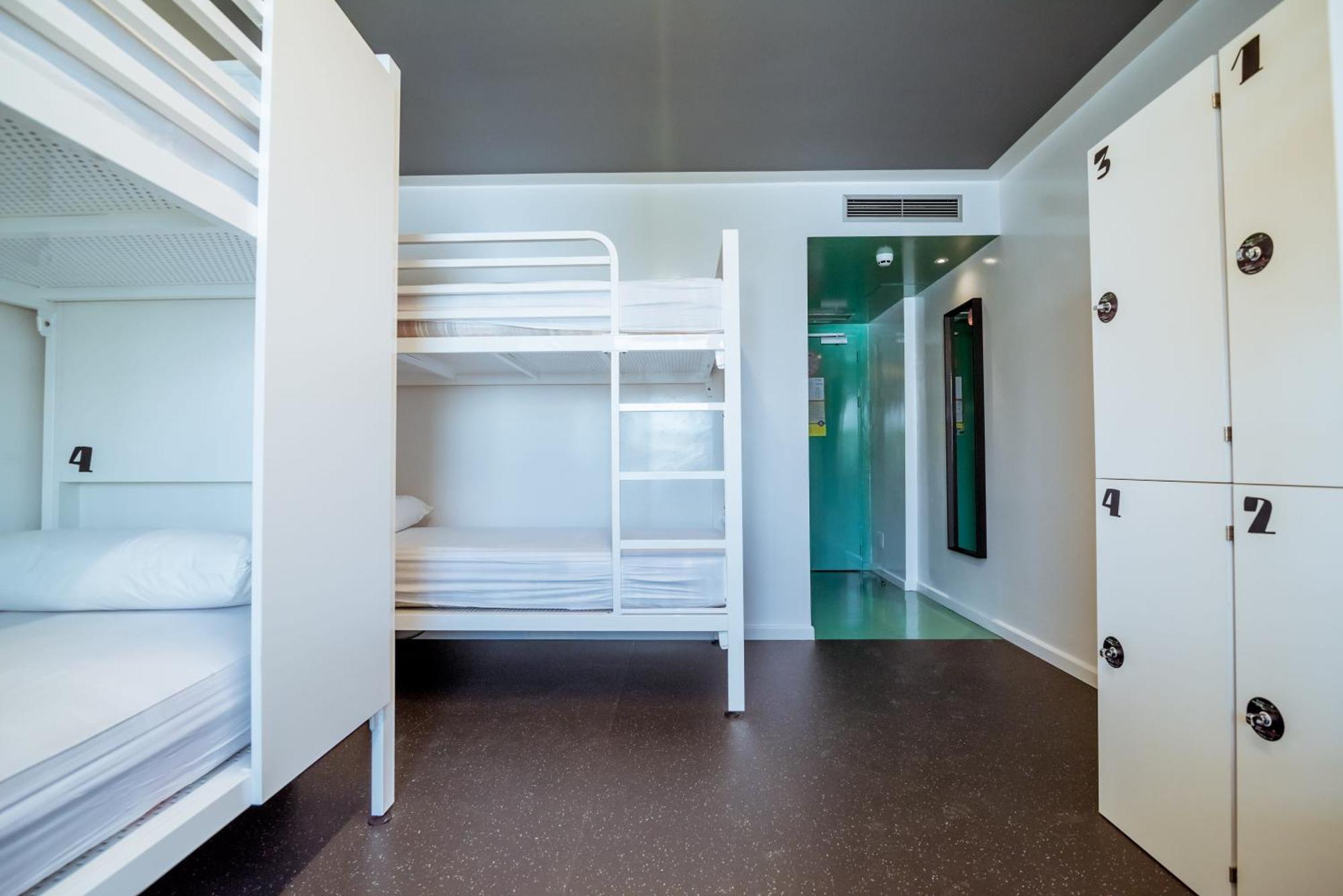 Premium MIXED bed in 6 bed Ensuite Dorm