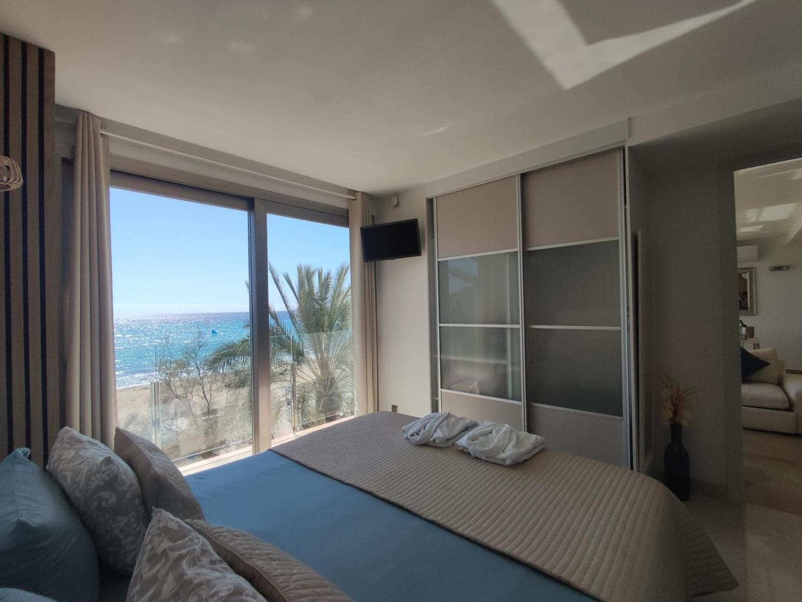 One-Bedroom Apartment Sea View