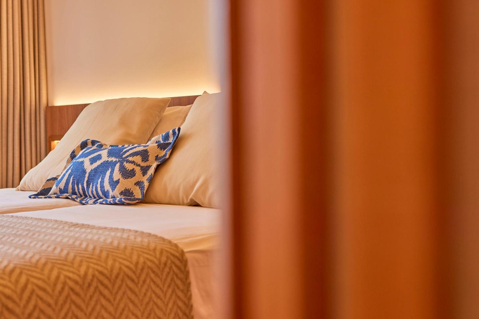 Double or Twin Room with Side Sea View,1554815545:JPEG