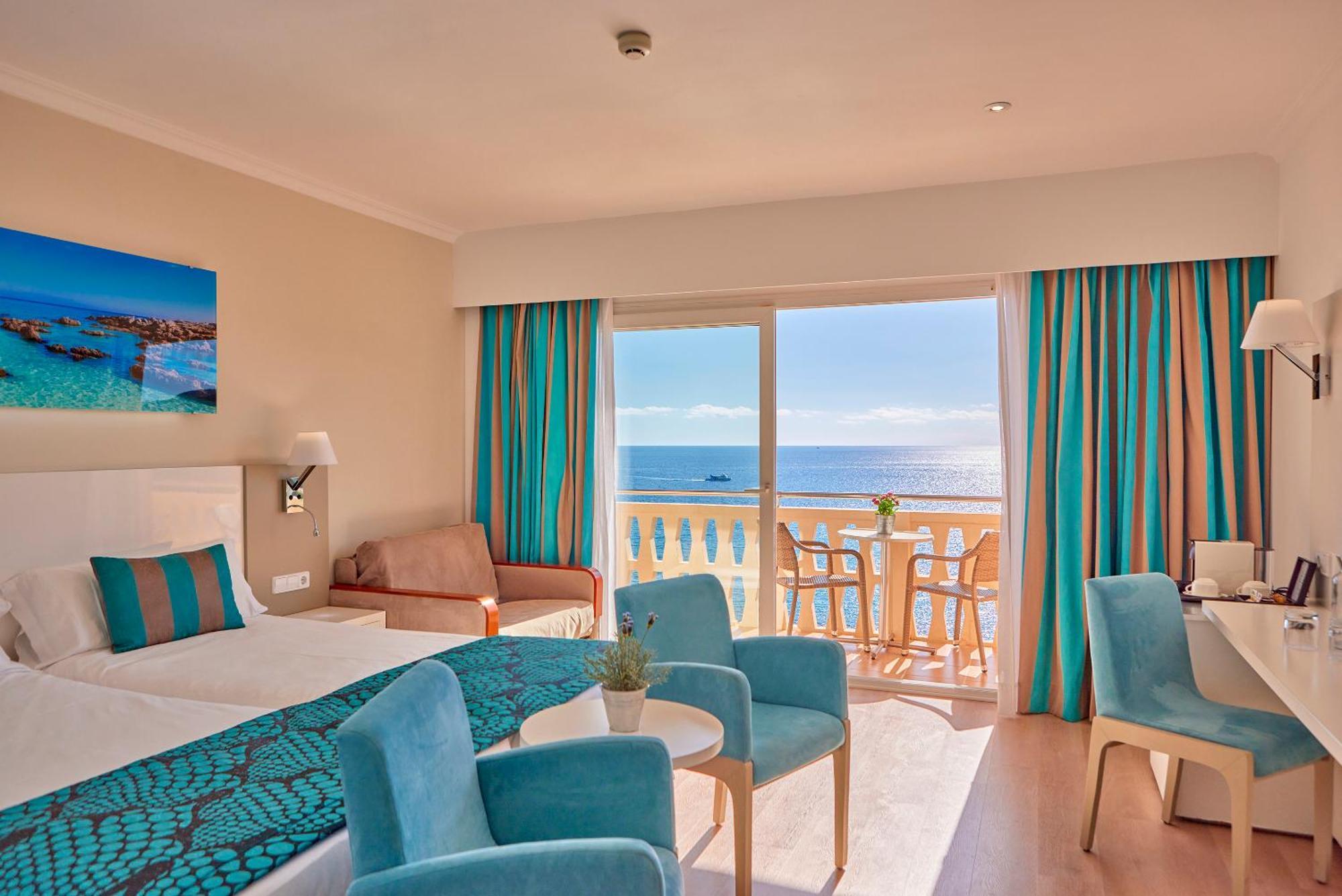Superior Twin Room with Sea View (2 Adults + 1 Child)