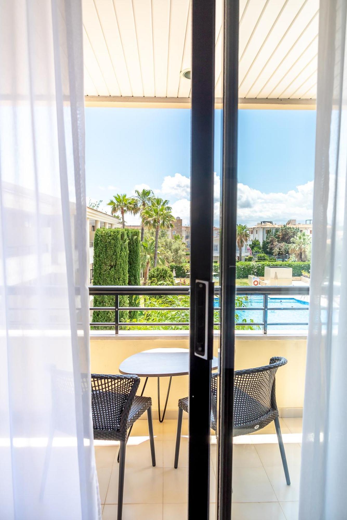 Double Room with Pool View,1706800837:JPEG