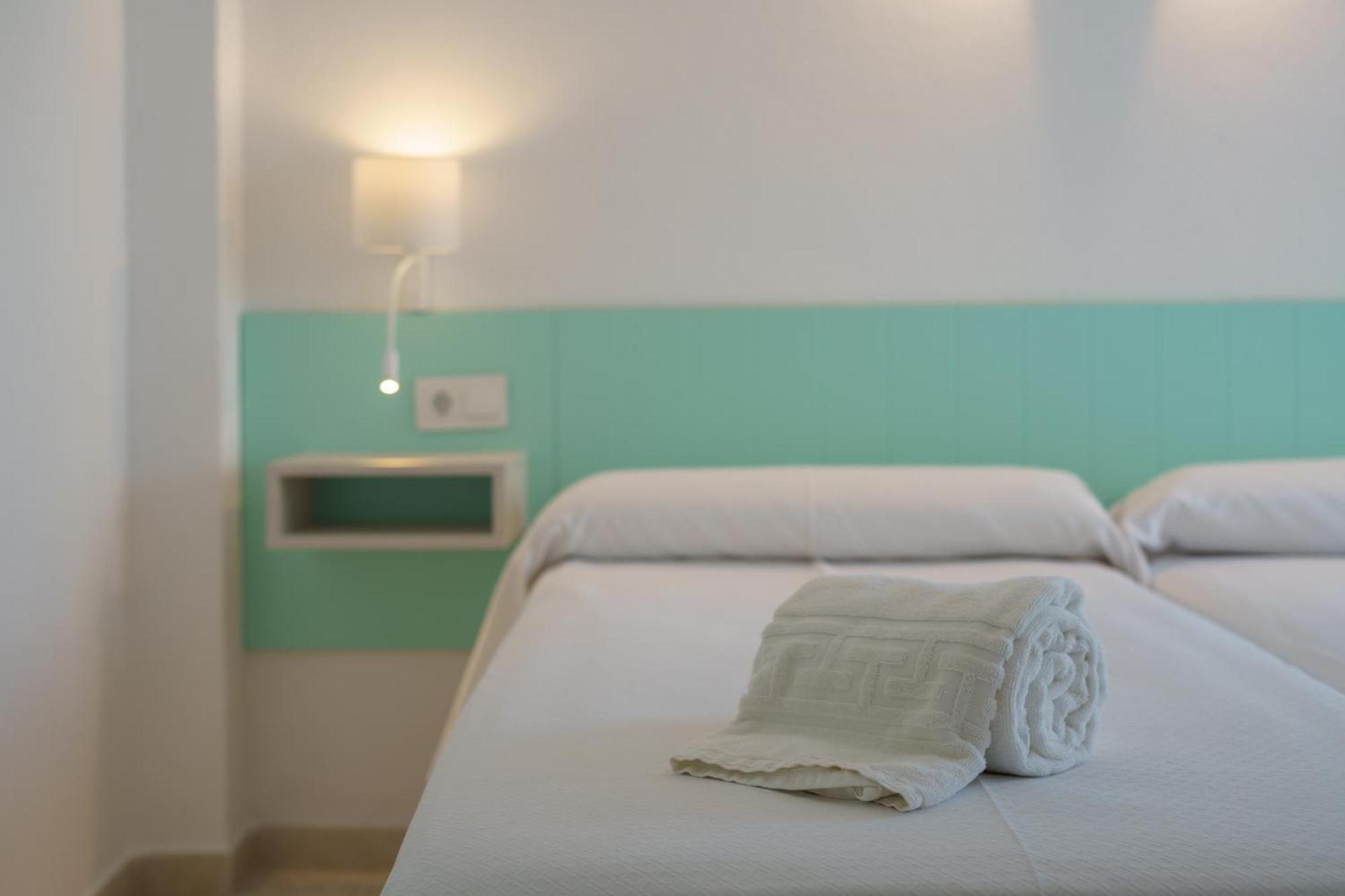 One-Bedroom Apartment,1558423690:JPEG