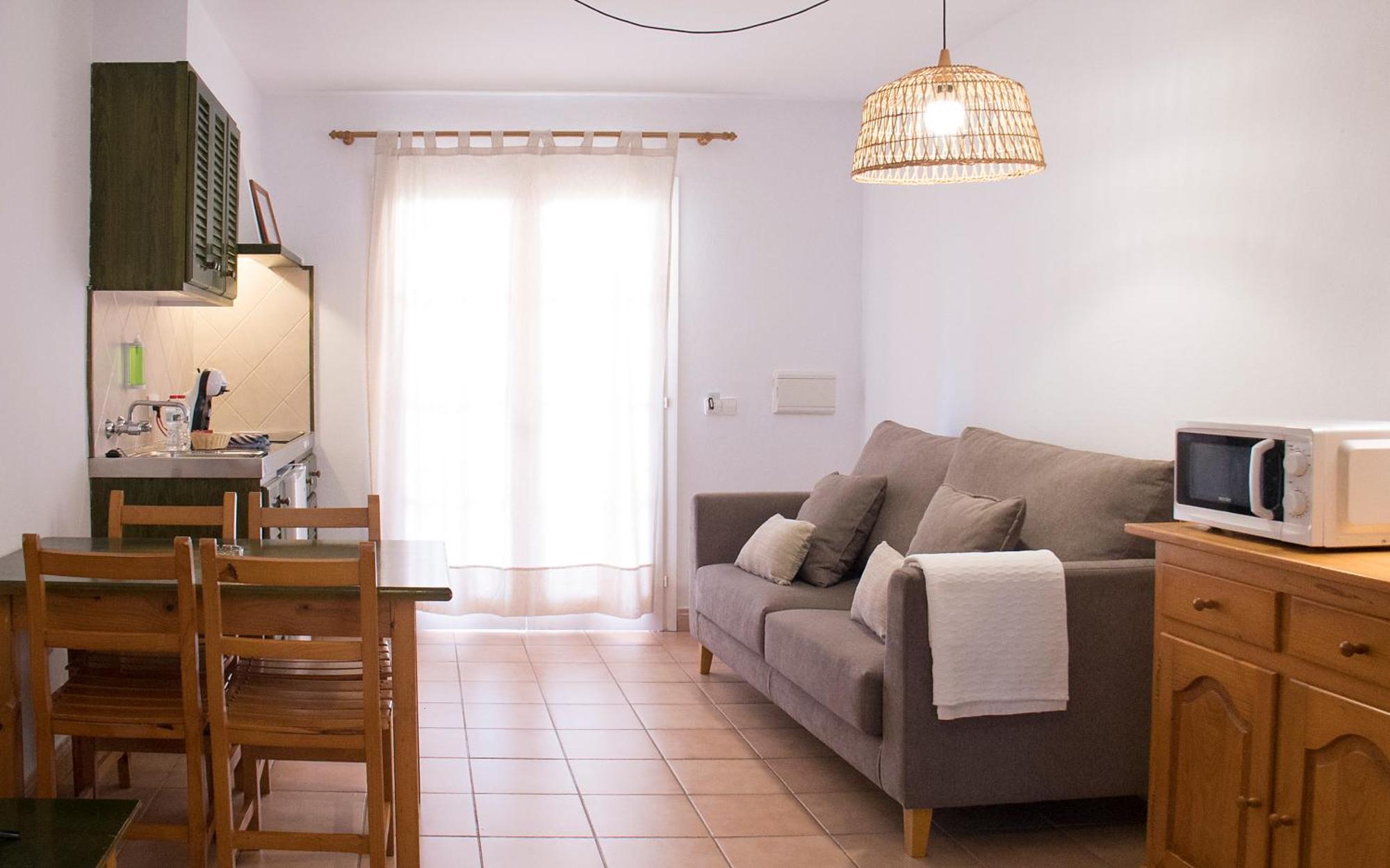 One-Bedroom Apartment (2 Adults + 1 Child),1558979623:JPEG