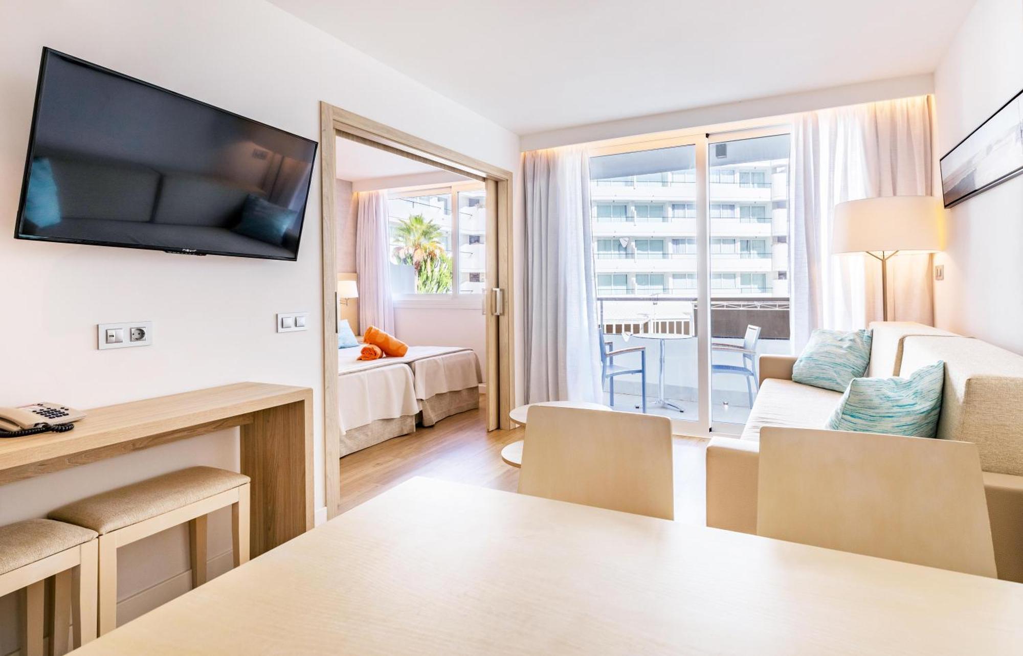 Apartamento con vistas a la piscina