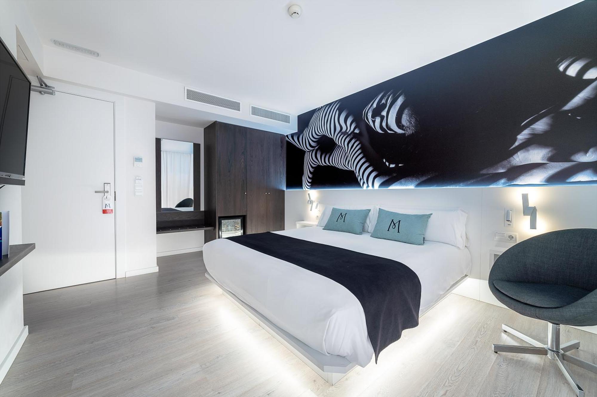 superior Double Room with Pool View and Terrace,1587532834:JPEG