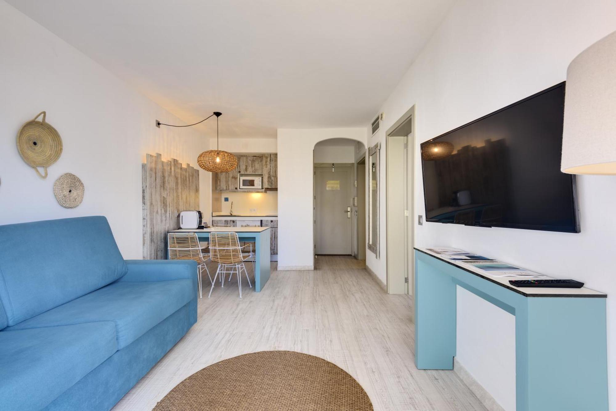 One-Bedroom Apartament with Private Garden and Pool Access,705441382:JPEG