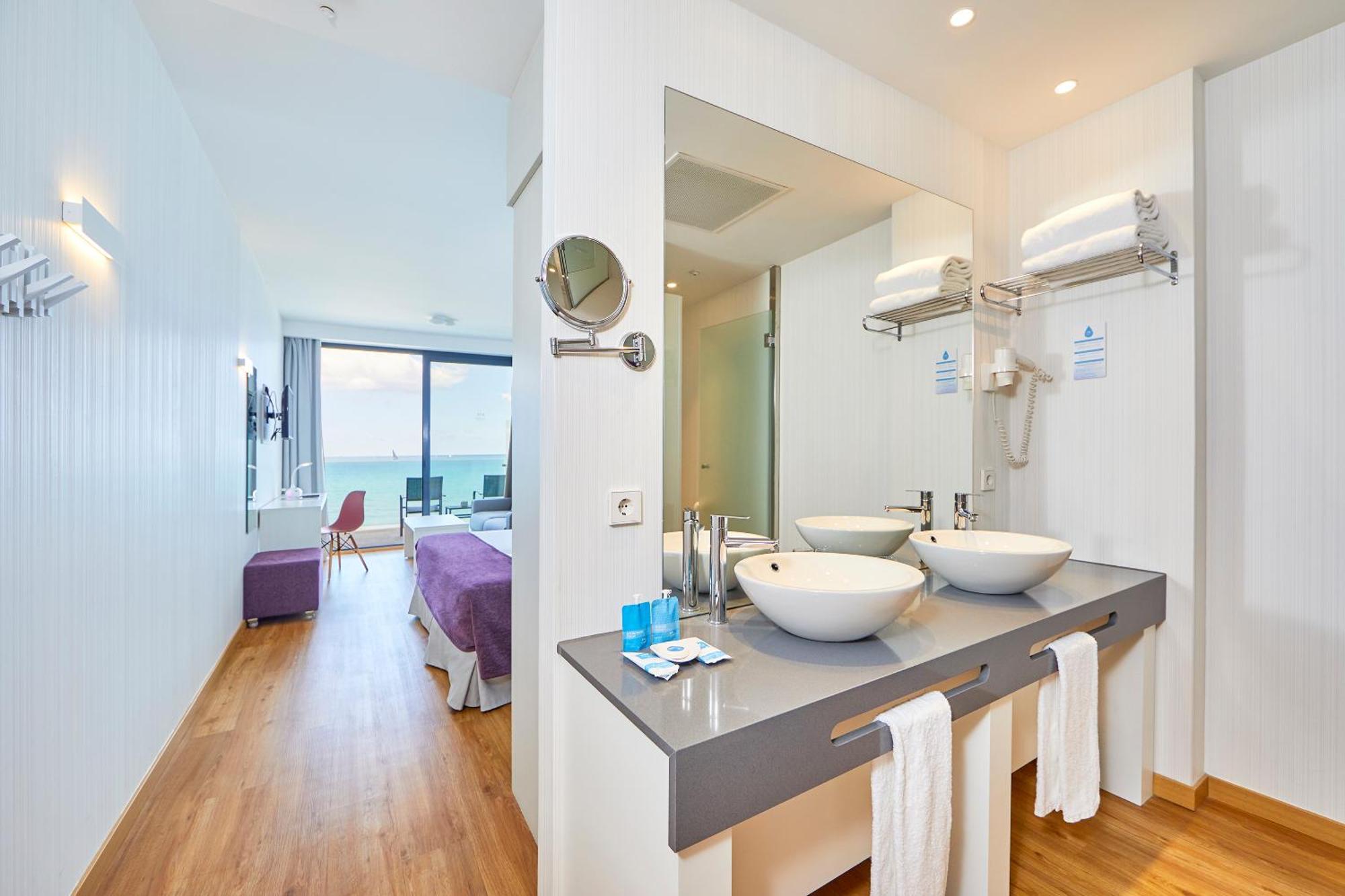 Superior Double or Twin Room Sea View