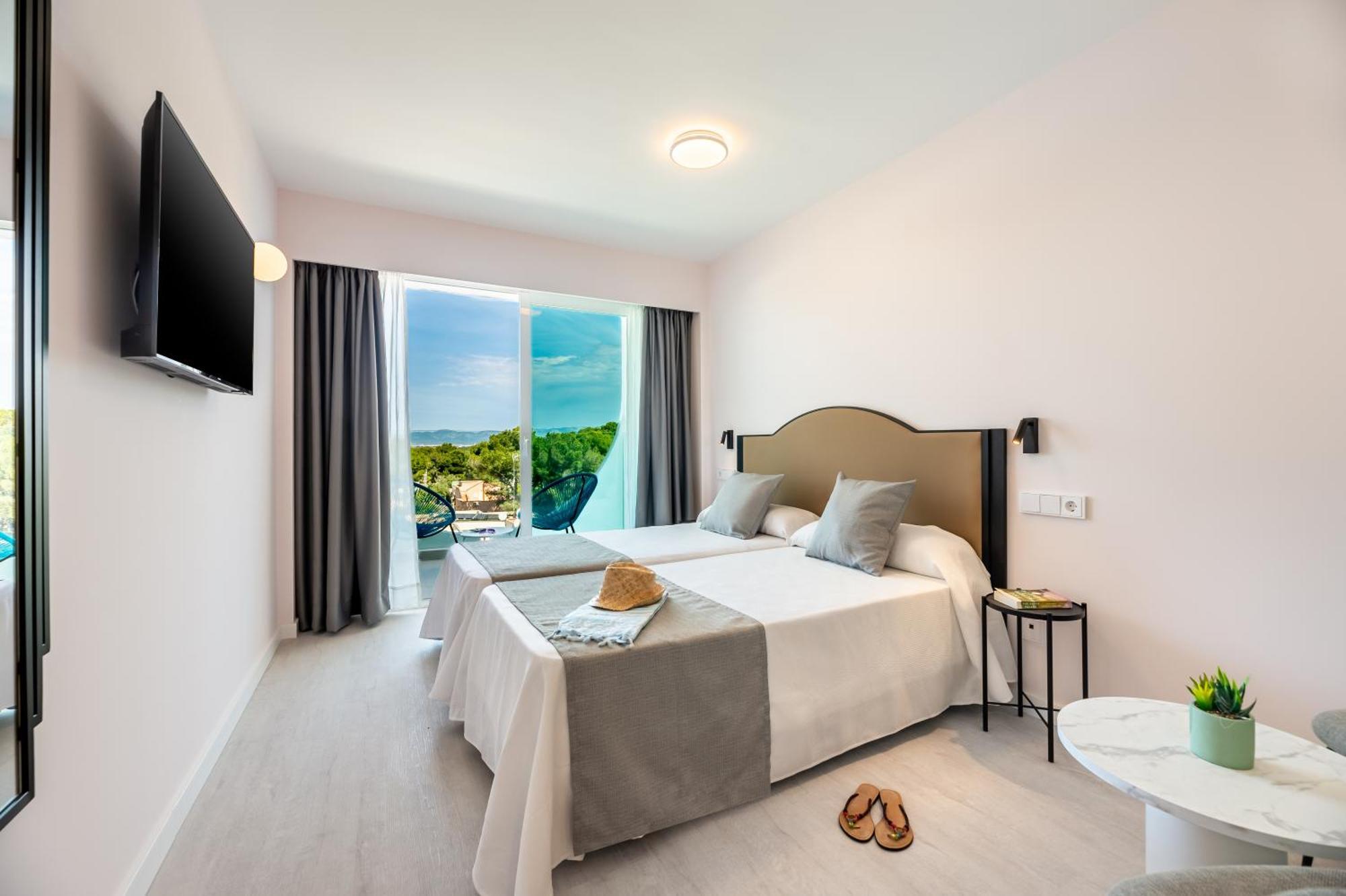 Twin Room with Pool View