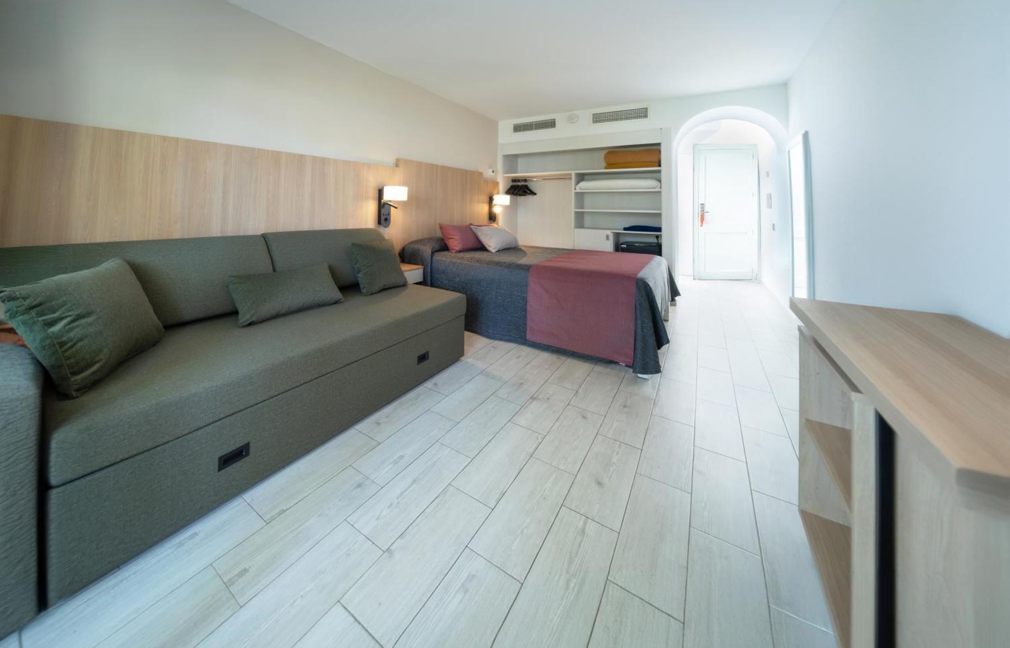 Standard Quadruple Room