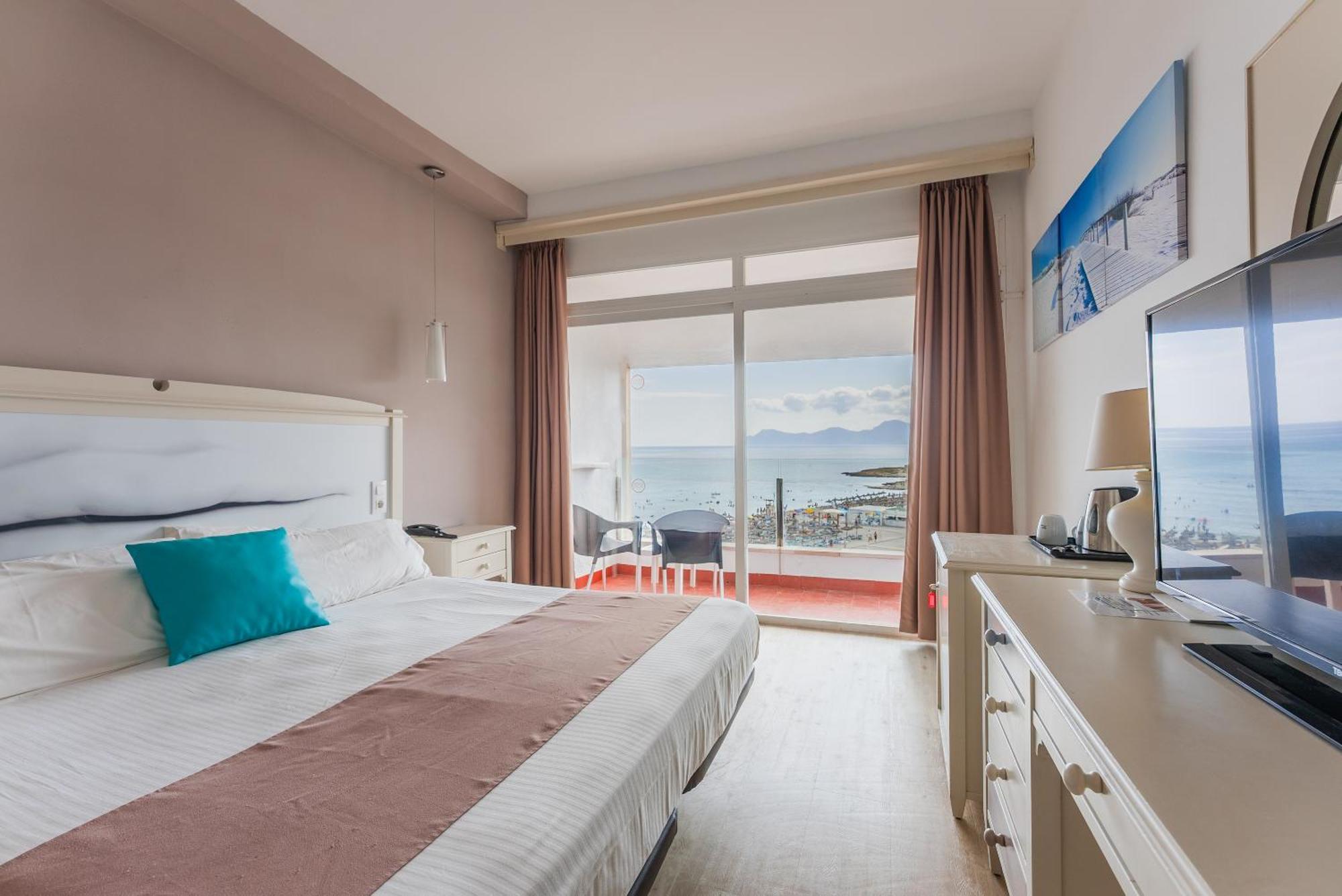 Double or Twin Room Sea View