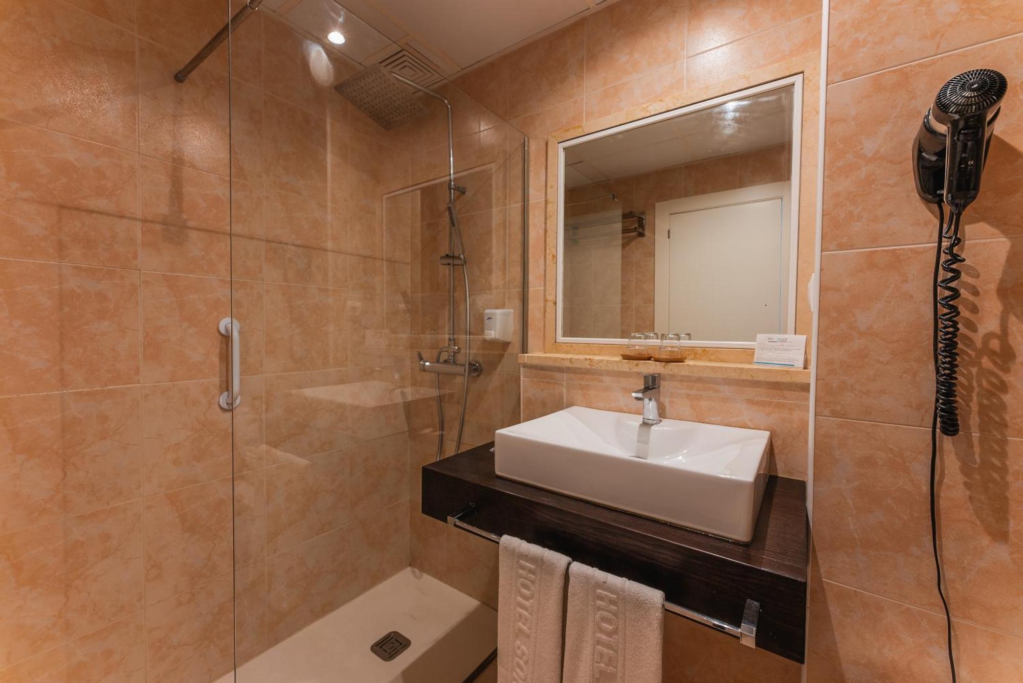 Double or Twin Room Sea View