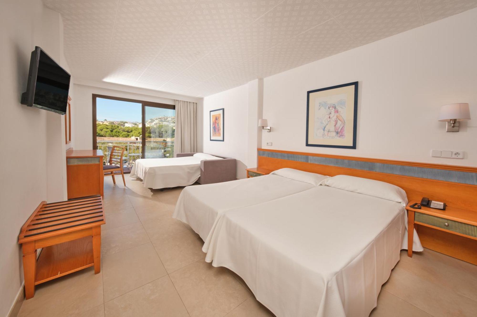 Family Room (2 Adults + 2 Children)