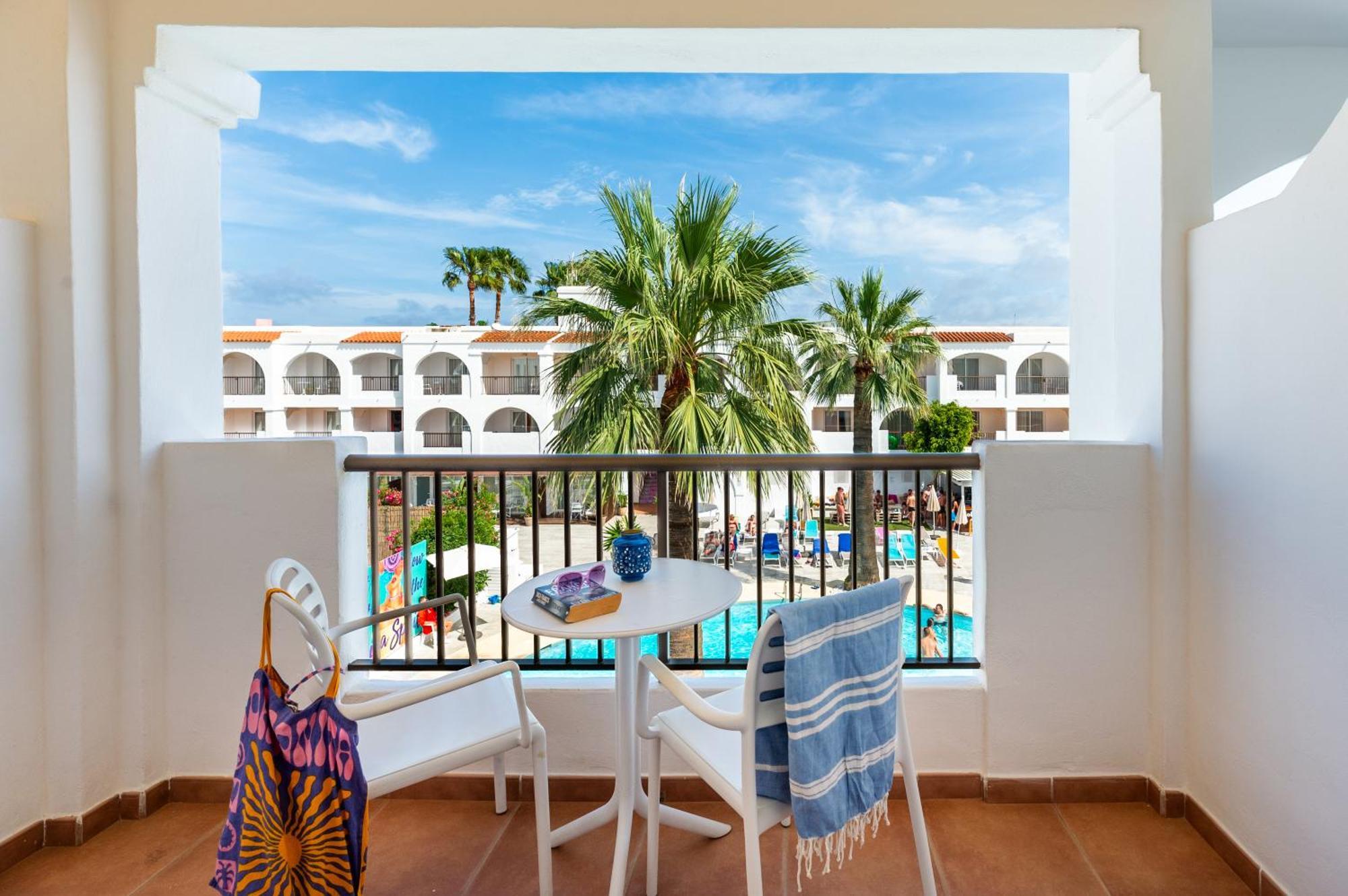 Twin Room with Pool View