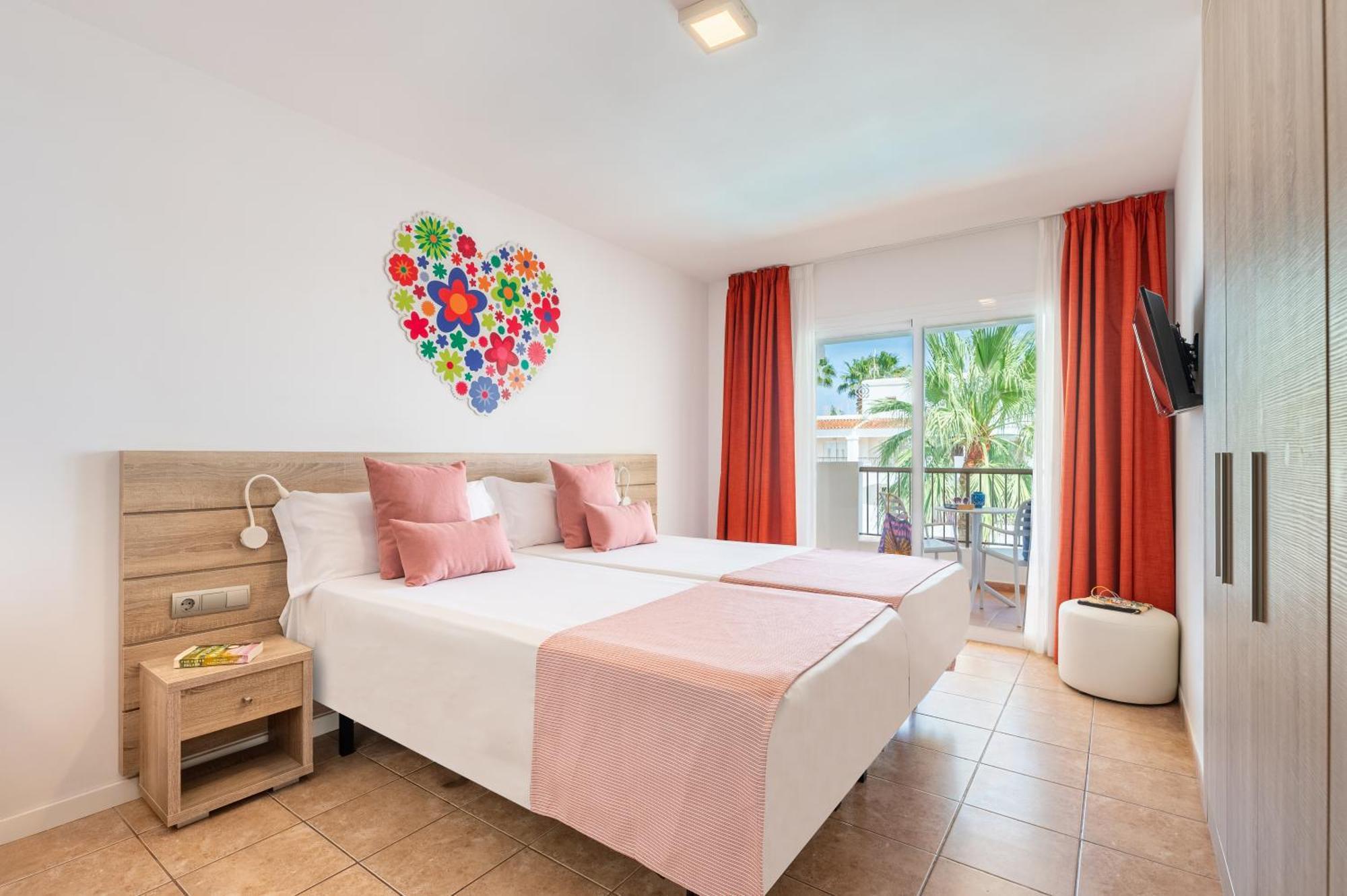 Twin Room with Pool View,1625482309:JPEG