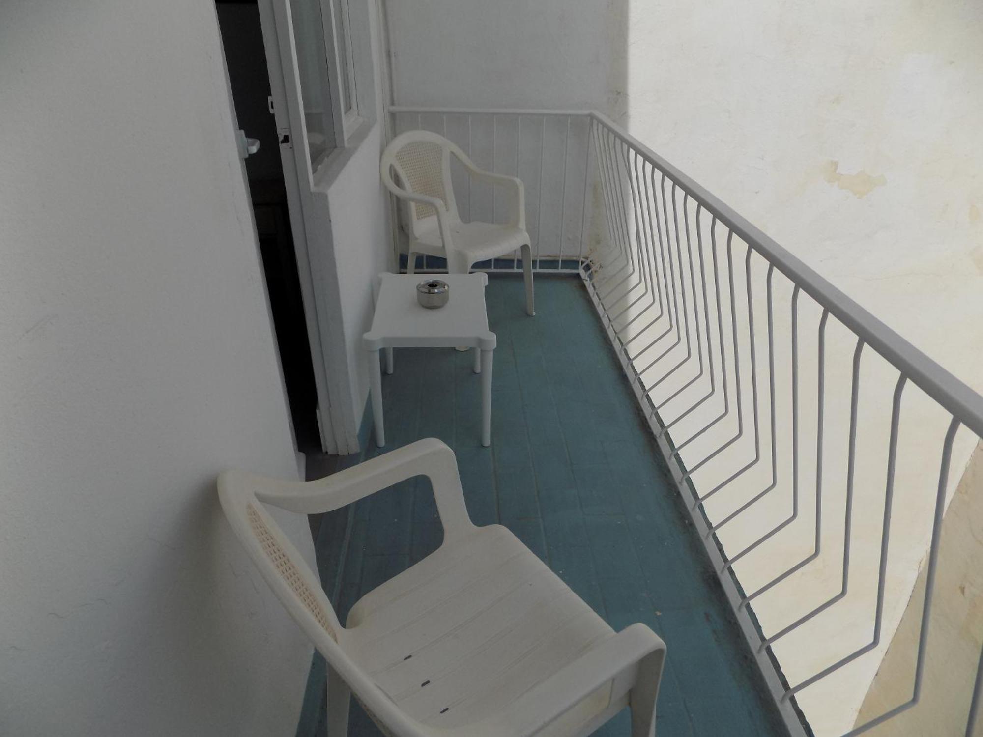 Habitación Doble con balcón y baño compartido