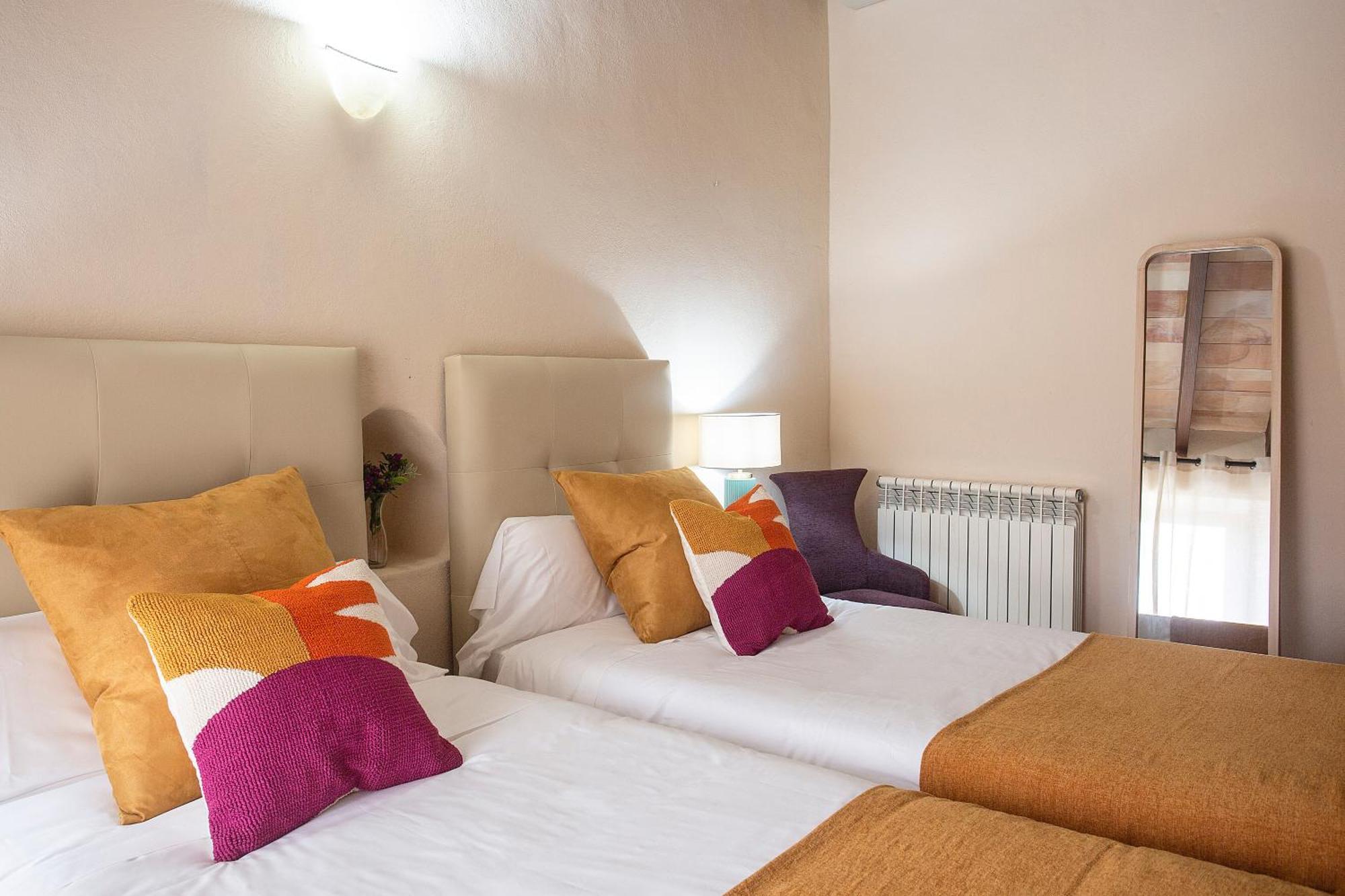 Twin Room with Private External Bathroom,1654267423:JPEG