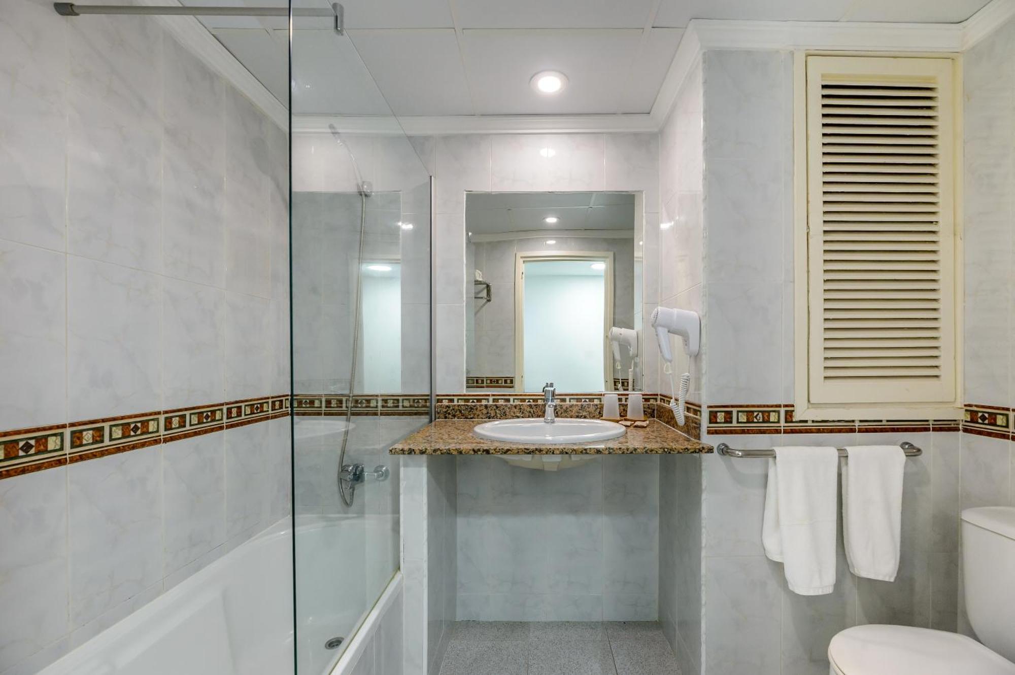 Twin Room,1657858763:JPEG