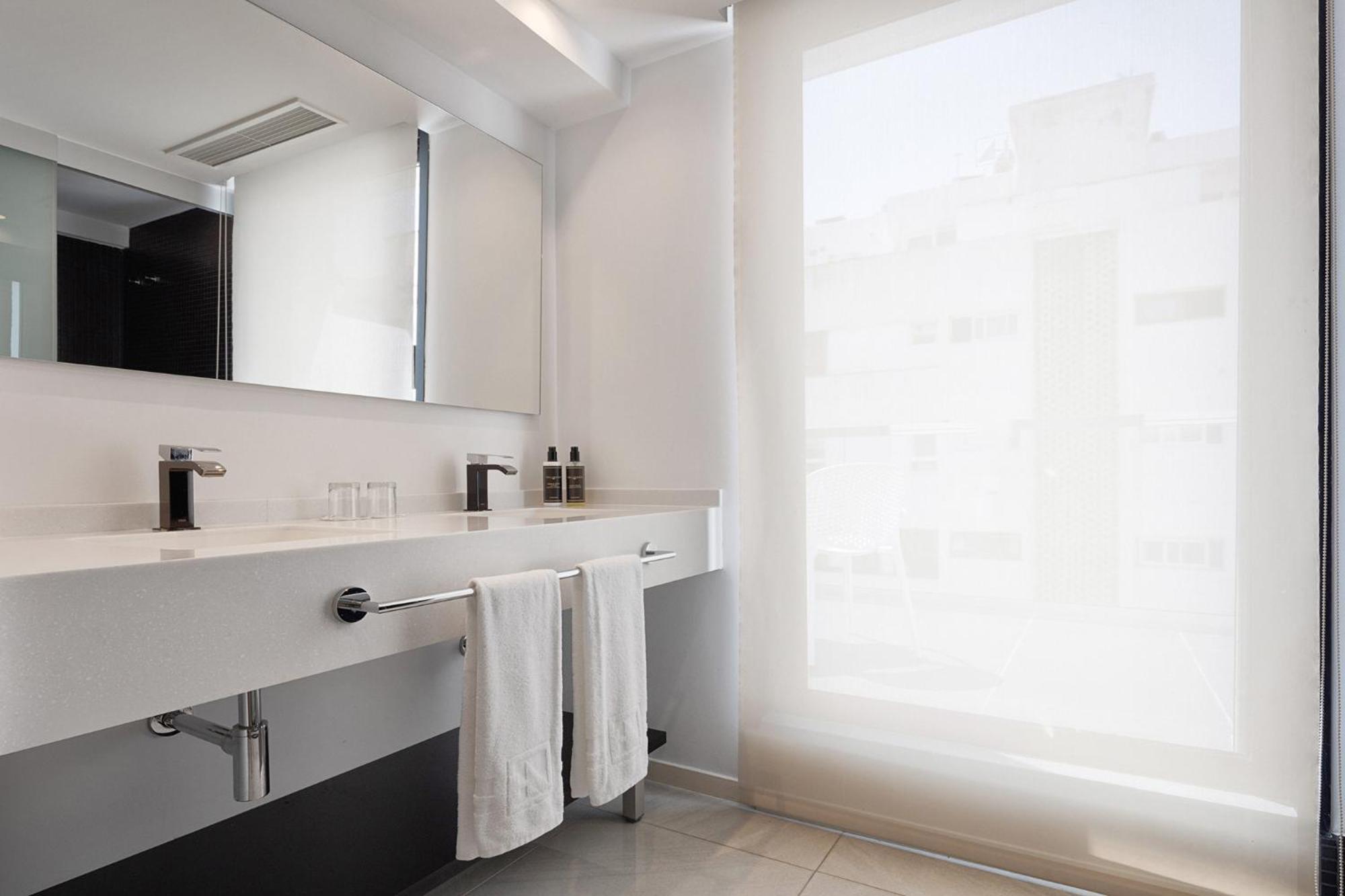 Junior Suite Outdoor Jacuzzi,1679563421:JPEG