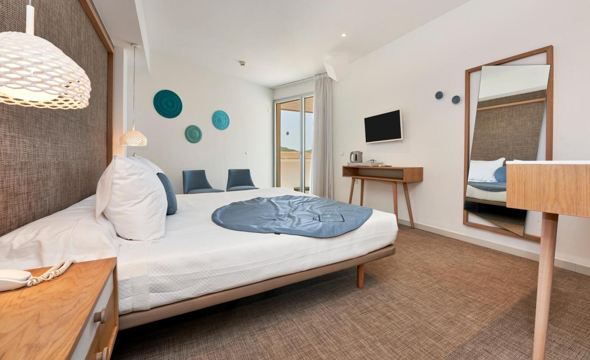Chambre Double ou Lits Jumeaux - Vue Partielle sur Mer