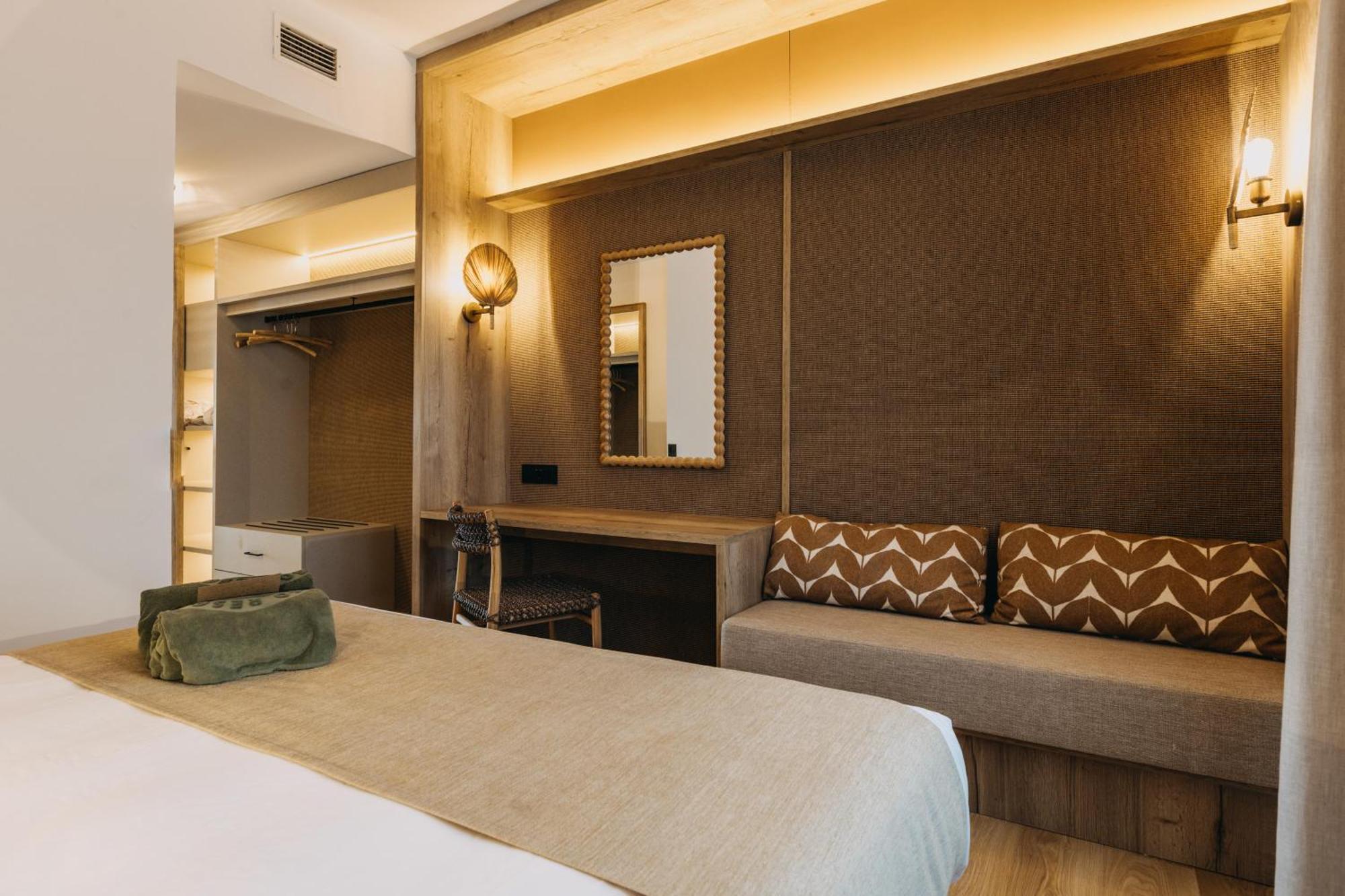 Suite with Garden View,1691984723:JPEG