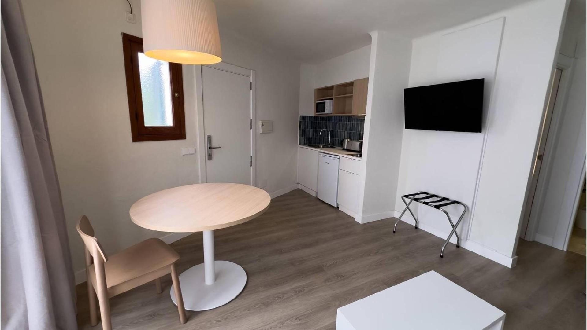 One-Bedroom Apartment,1756425493:JPEG