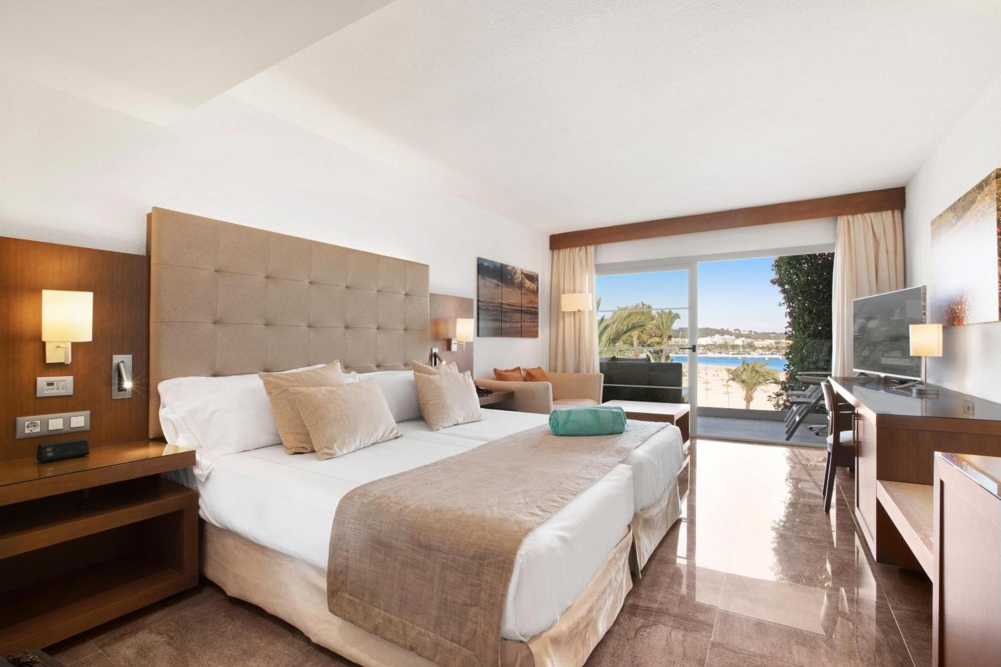 Habitación Doble Superior con vistas laterales al mar