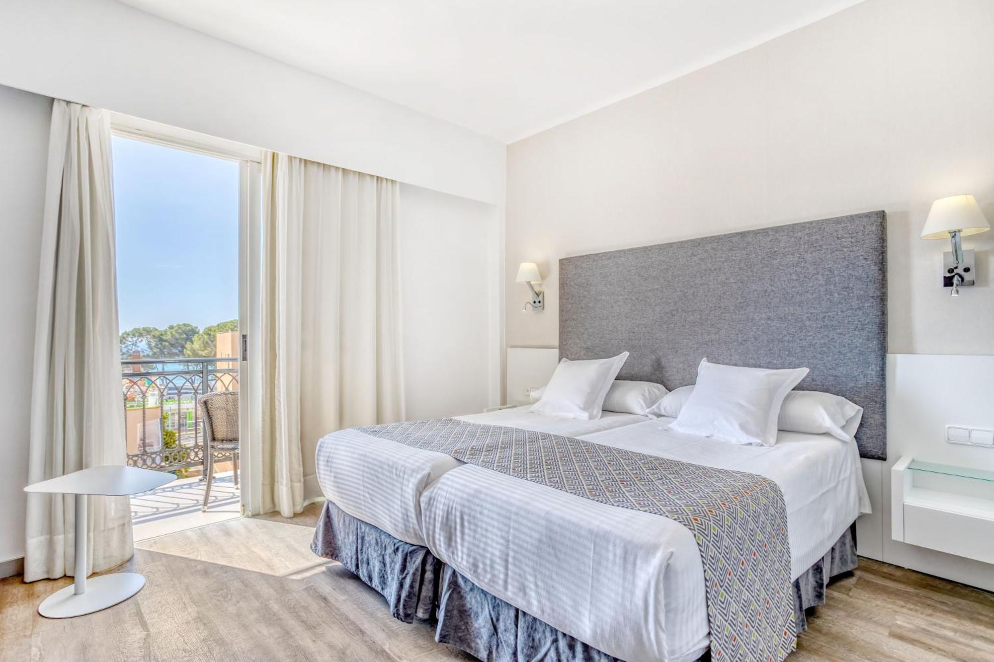 Premium Double Room (2 Adults + 1 Child)