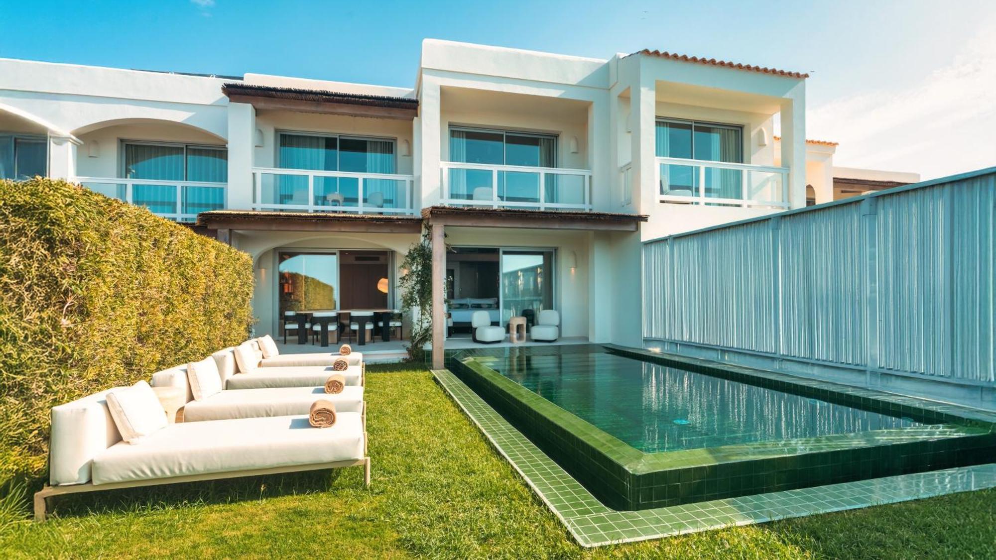 Cherry Vista Suite with Private Pool- Entrance to Pacha Club Included