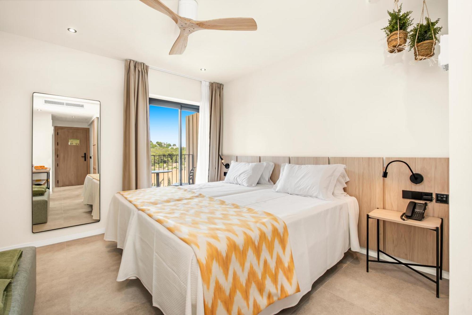 Double or Twin Room with Pool View - Unlimited Brunch