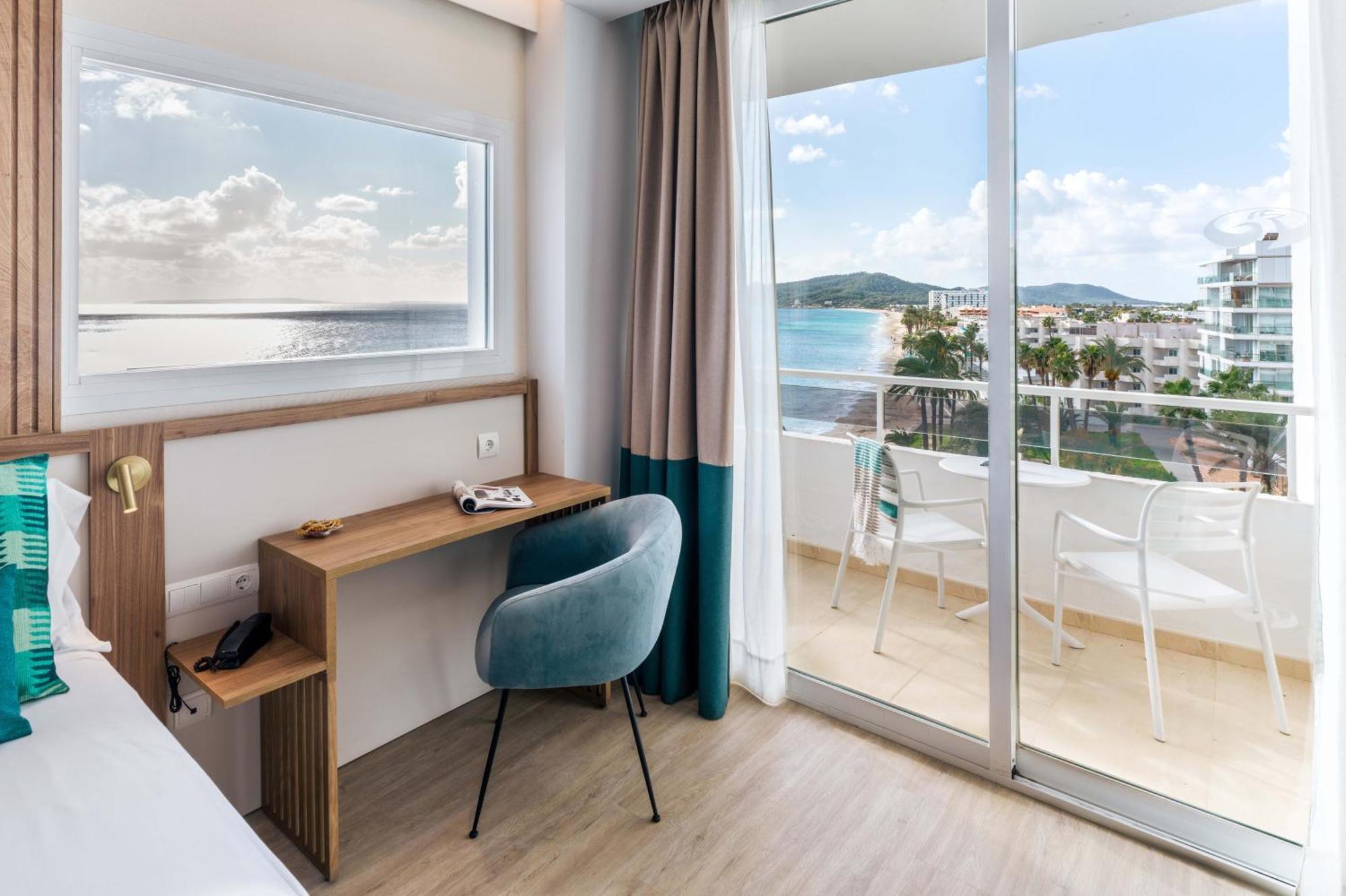 Superior Twin Room with Sea View